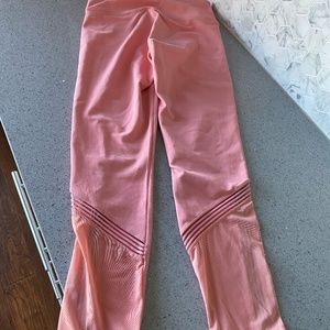 Fabletics leah high-waisted 7/8 capri tights Medium